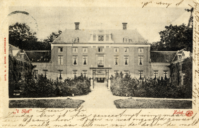 15899 Gezicht op de voorgevel van het hoofdgebouw van Slot Zeist te Zeist uit het noordoosten.